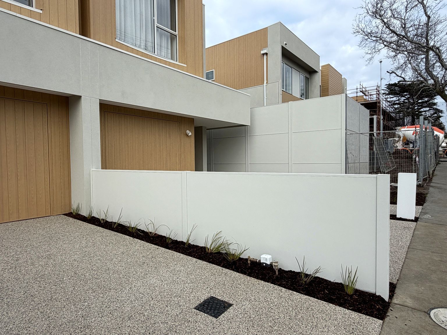 Brighton project: TrendWall and EstateWall with trendwall and estatewall, integrated trendwall retaining, express joining profiles. Photo 3 of 15.
