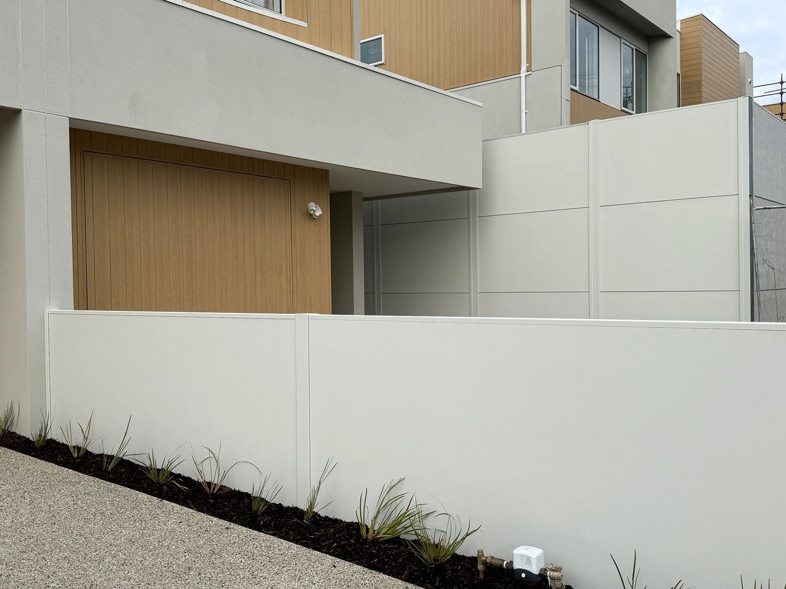 Brighton project: TrendWall and EstateWall with trendwall and estatewall, integrated trendwall retaining, express joining profiles. Photo 7 of 15.