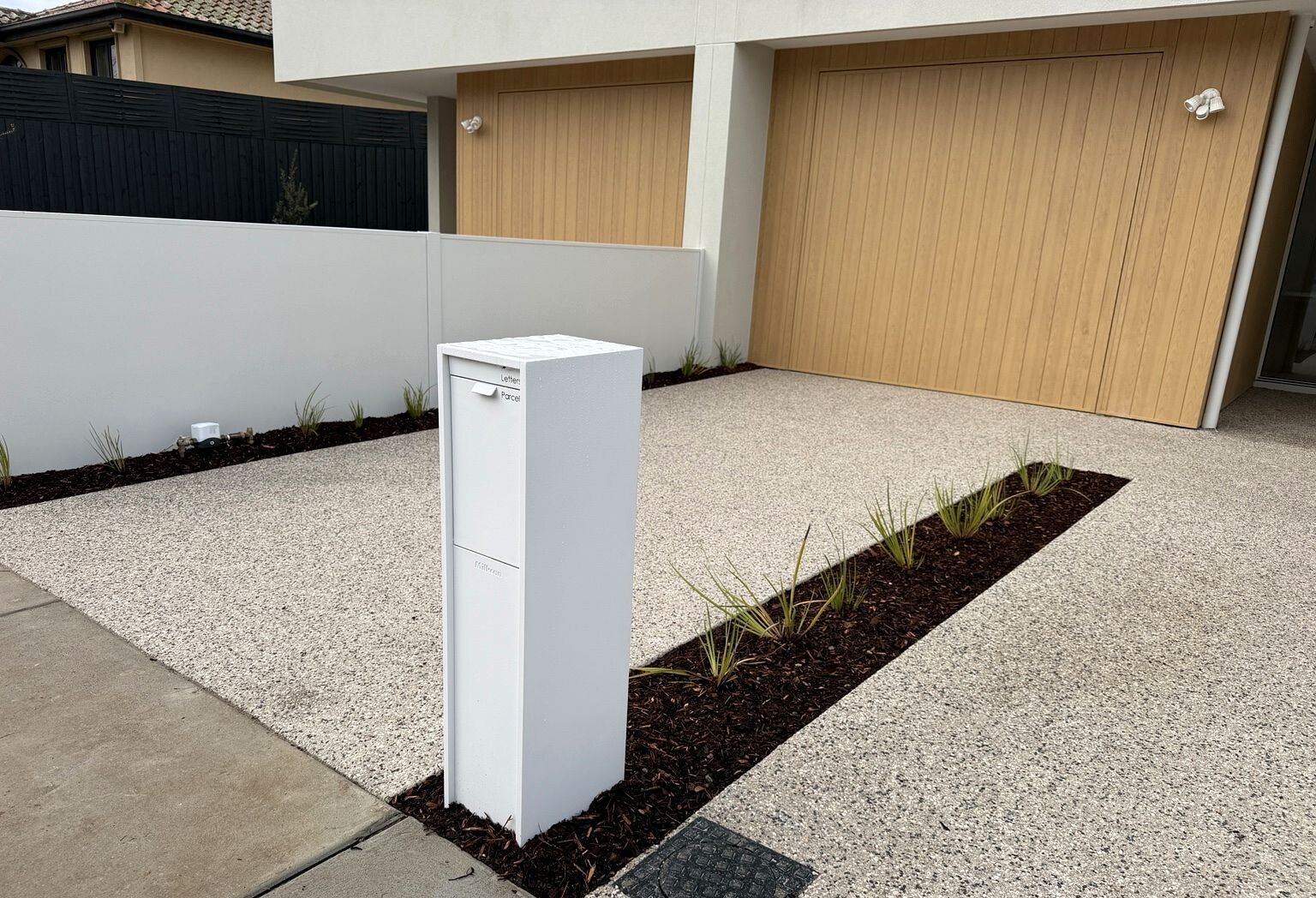 Brighton project: TrendWall and EstateWall with trendwall and estatewall, integrated trendwall retaining, express joining profiles. Photo 9 of 15.