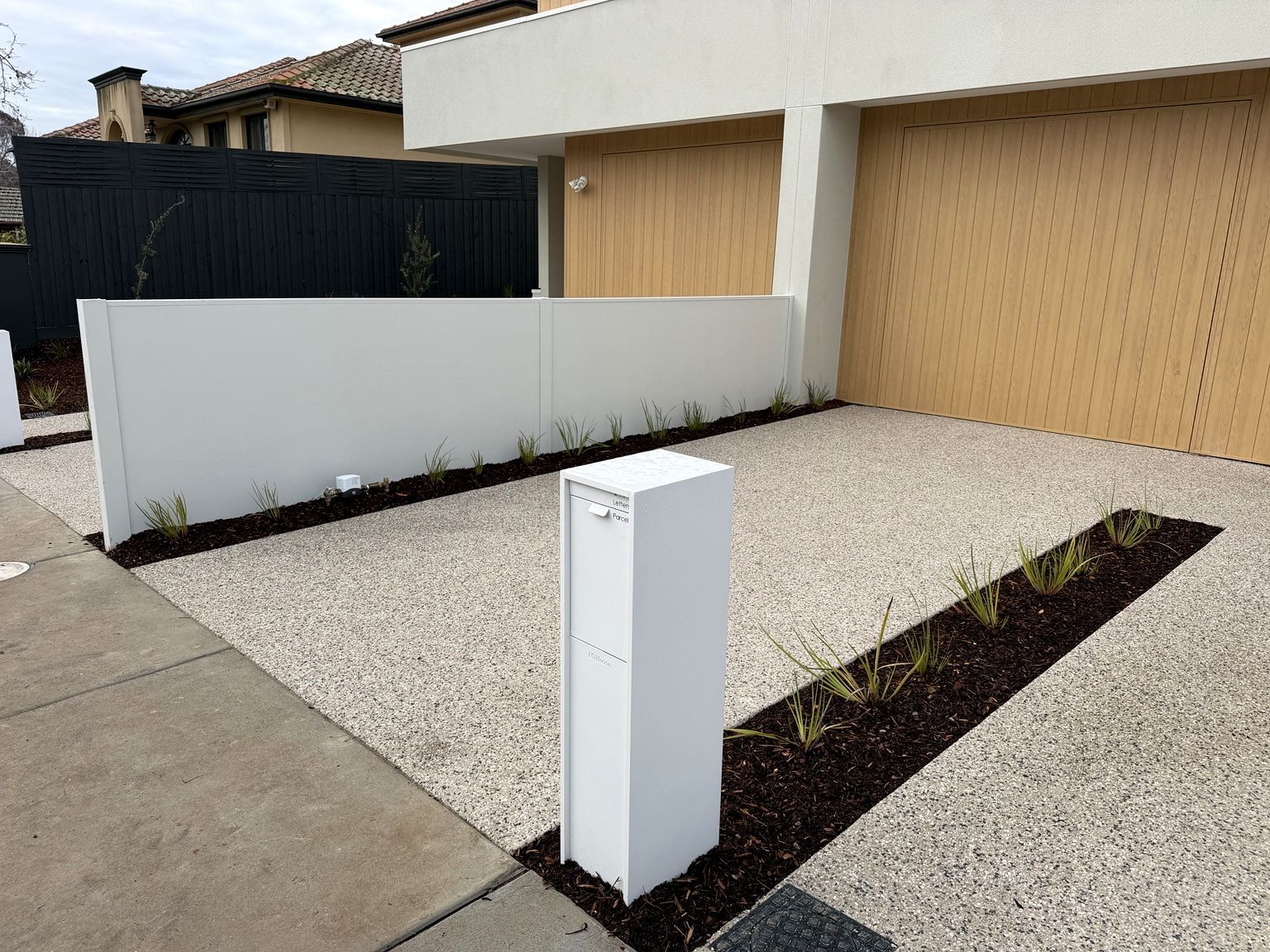 Brighton project: TrendWall and EstateWall with trendwall and estatewall, integrated trendwall retaining, express joining profiles. Photo 10 of 15.