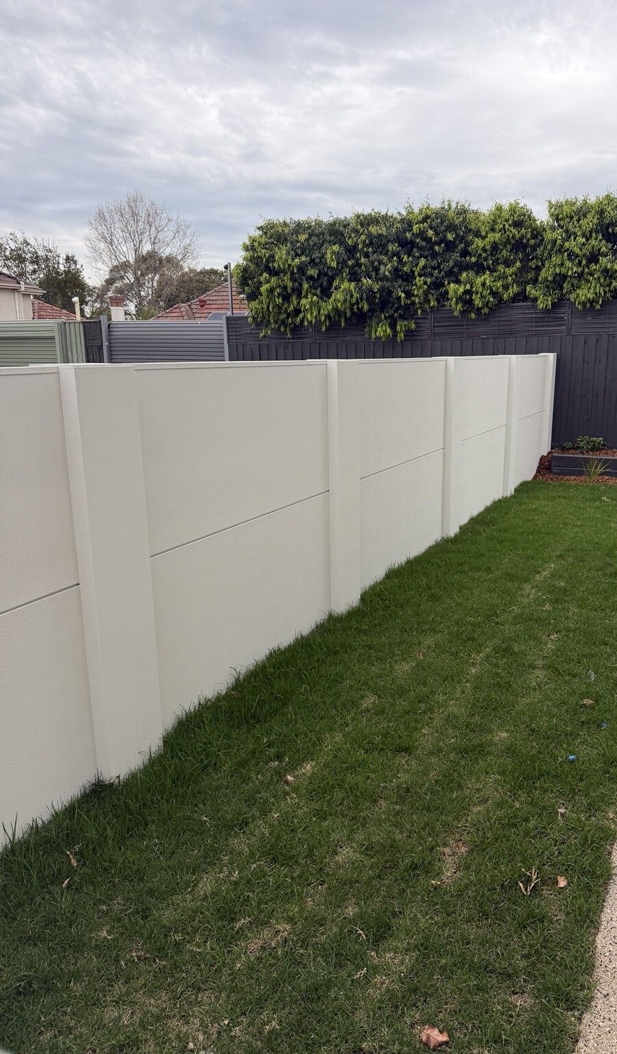 Brighton project: TrendWall and EstateWall with trendwall and estatewall, integrated trendwall retaining, express joining profiles. Photo 15 of 15.