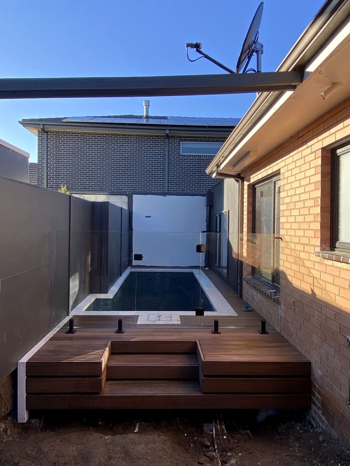 Newport project: SlimWall Classic with pool boundary, alfresco area, before-and-after sequence. Photo 3 of 4.