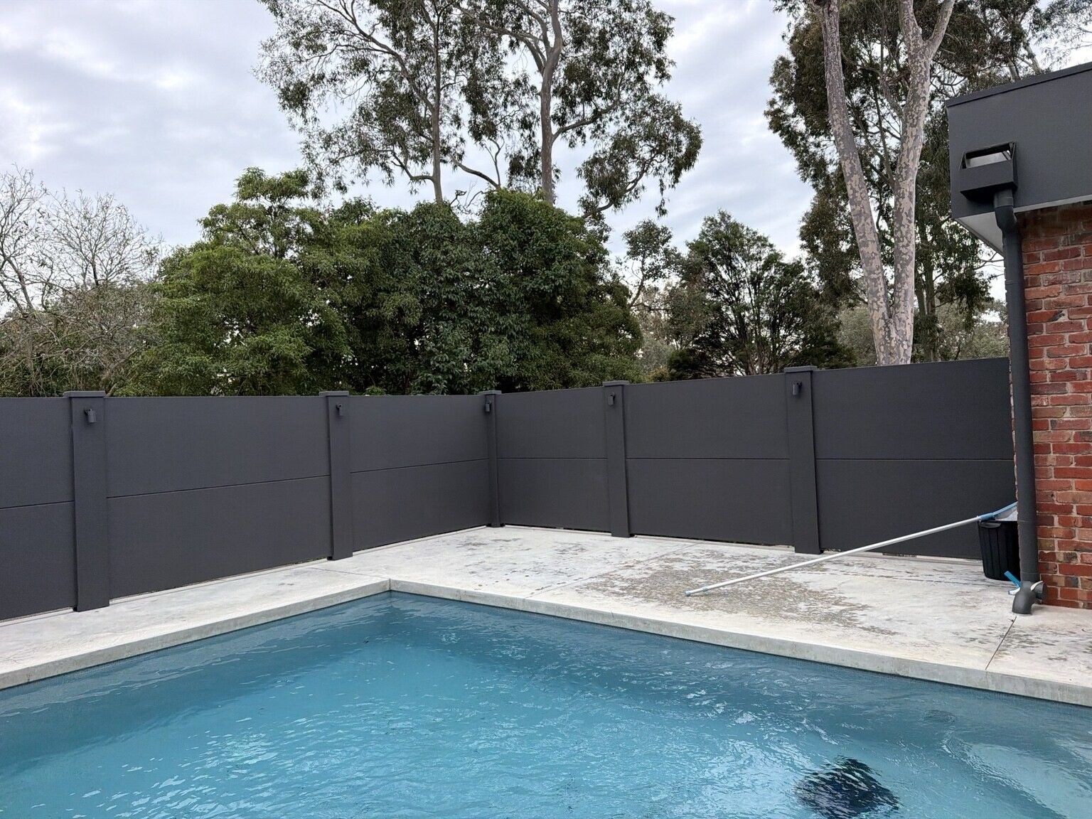 Park Orchards project: VogueWall with about 16 m of 1.8 m voguewall, wall-mounted lighting, external post caps. Photo 2 of 5.