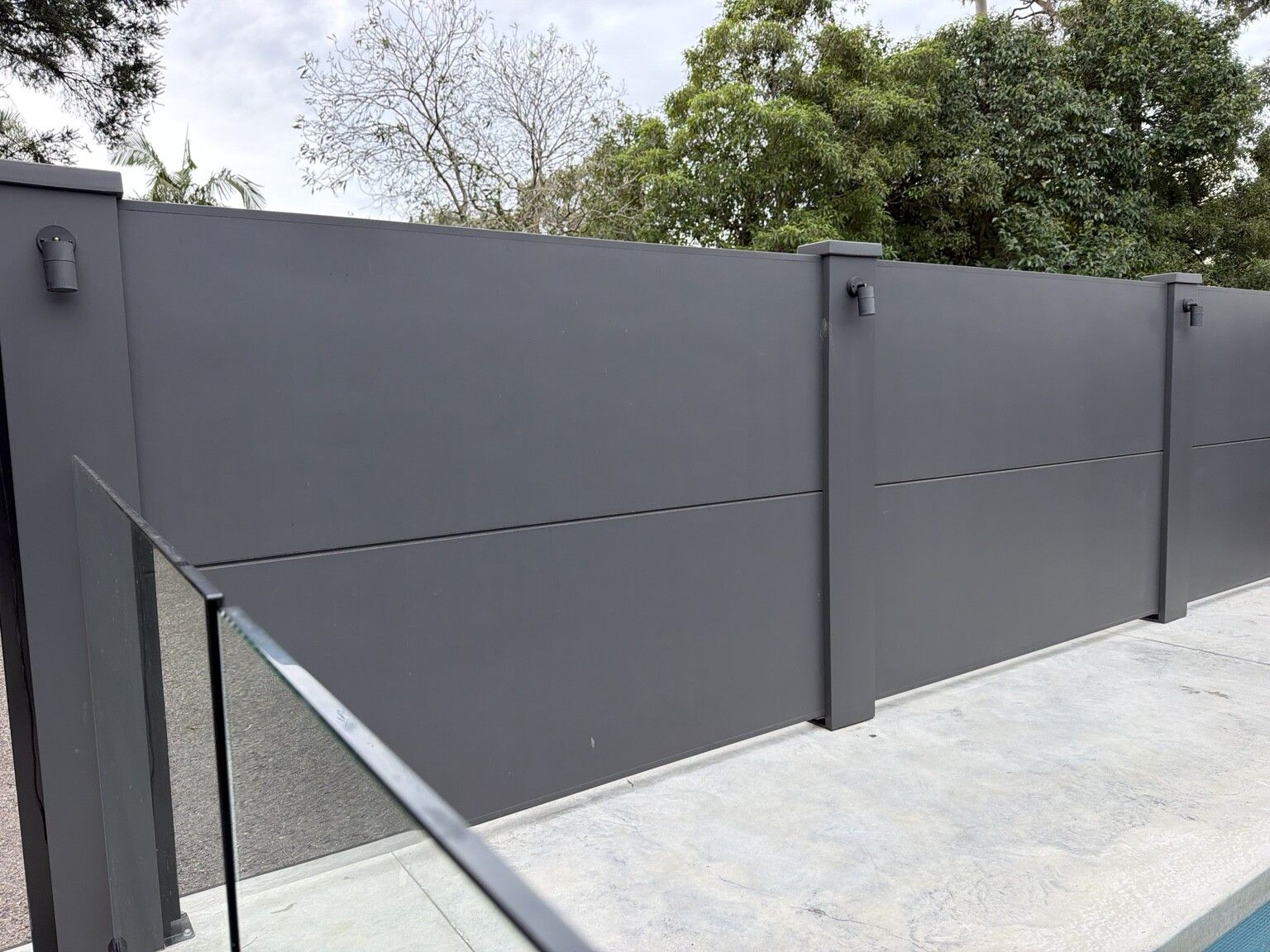 Park Orchards project: VogueWall with about 16 m of 1.8 m voguewall, wall-mounted lighting, external post caps. Photo 4 of 5.