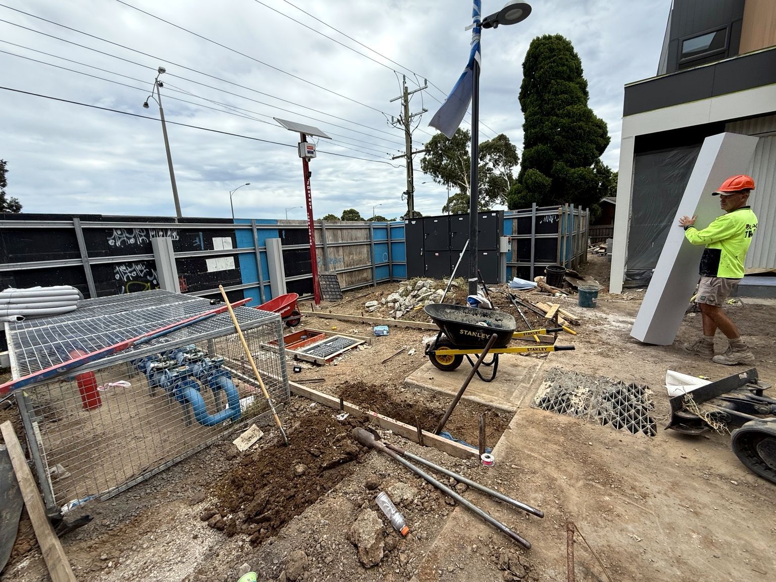 The Glen project: EstateWall with monument horizontal aluminium slats, street entrance, common-area boundary. Photo 2 of 9.