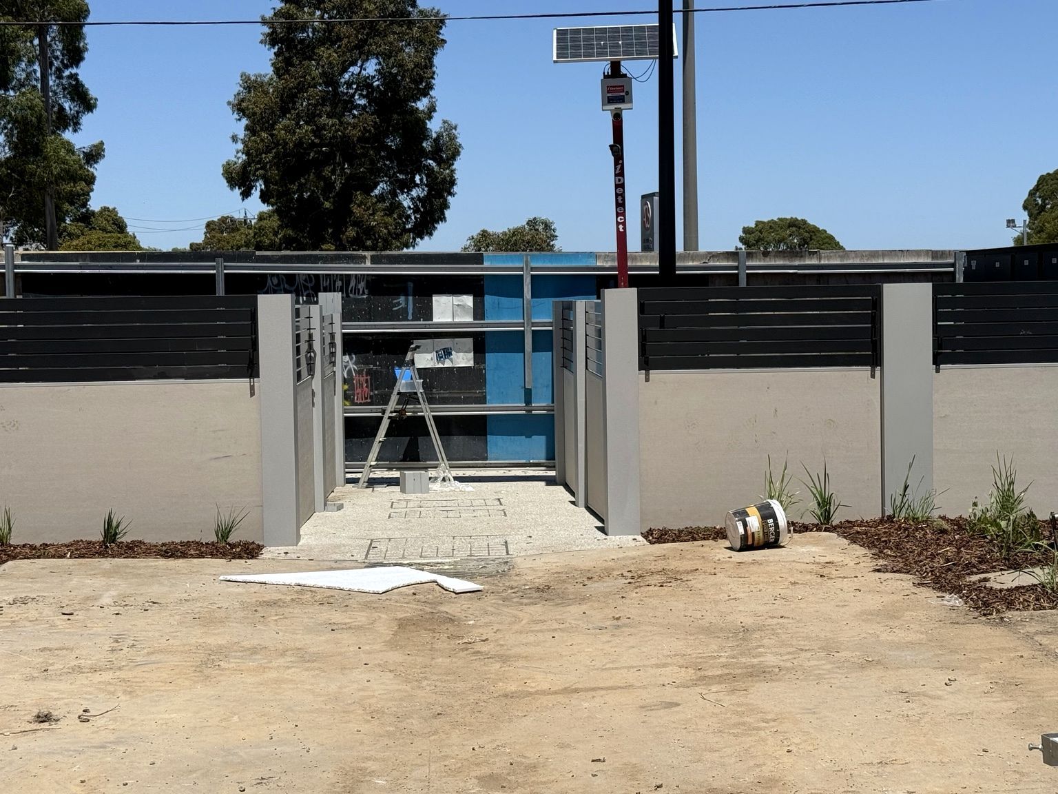 The Glen project: EstateWall with monument horizontal aluminium slats, street entrance, common-area boundary. Photo 5 of 9.